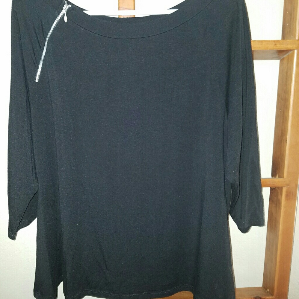 Venezia 3/4 Sleeve Blouse Zipper accent.
